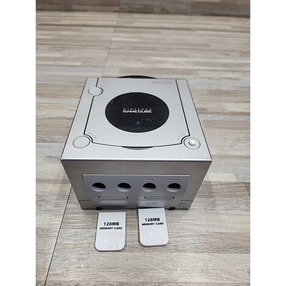 Nintendo Gamecube Console Silver DOL-101 Does Not Read Discs READ, 2 Memory Card